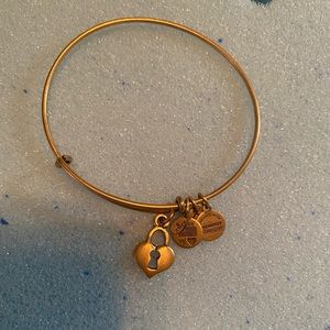 Heart lock bracelet